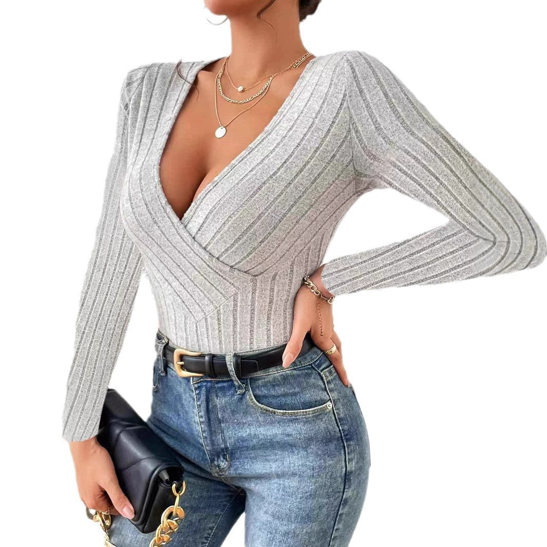 Women's knitted top with V-neck and elegant ribbed details NOVAE