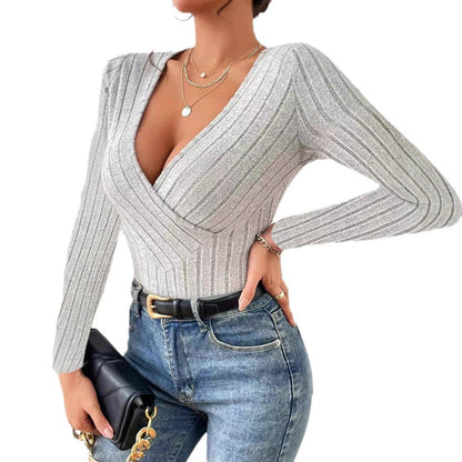 Women's knitted top with V-neck and elegant ribbed details NOVAE