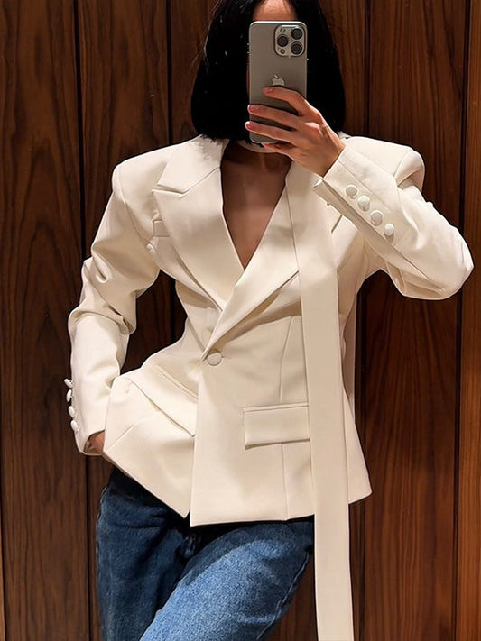 Women's fashionable blazer with elegant shawl collar and tailored cut NOVAE