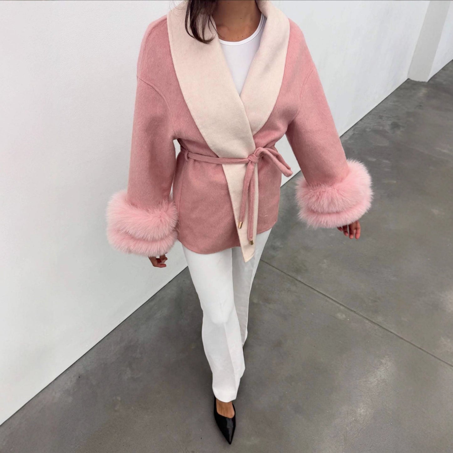 Women's Elegant Short Jacket with Luxurious Fur Trim NOVAE