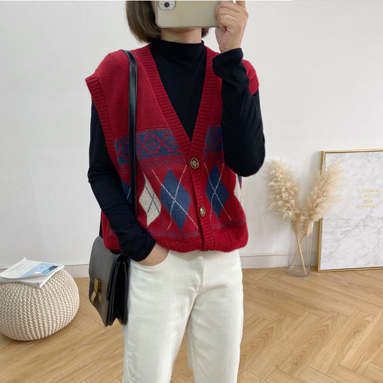 Women's knitted vest with elegant diamond pattern and button detail NOVAE