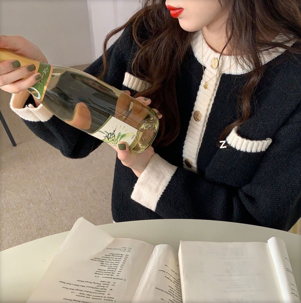 Women's cardigan with high-quality details and fashionable two-tone design NOVAE