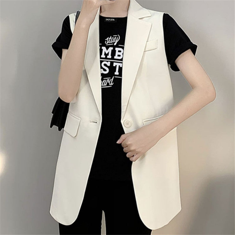 Women's Fashionable Sleeveless Blazer with Tailored Cut NOVAE