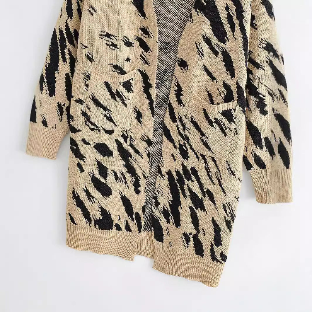 Women's chunky knit cardigan with fashionable leopard print and practical pockets NOVAE