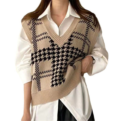 Women's knitted vest with V-neck and modern houndstooth pattern NOVAE