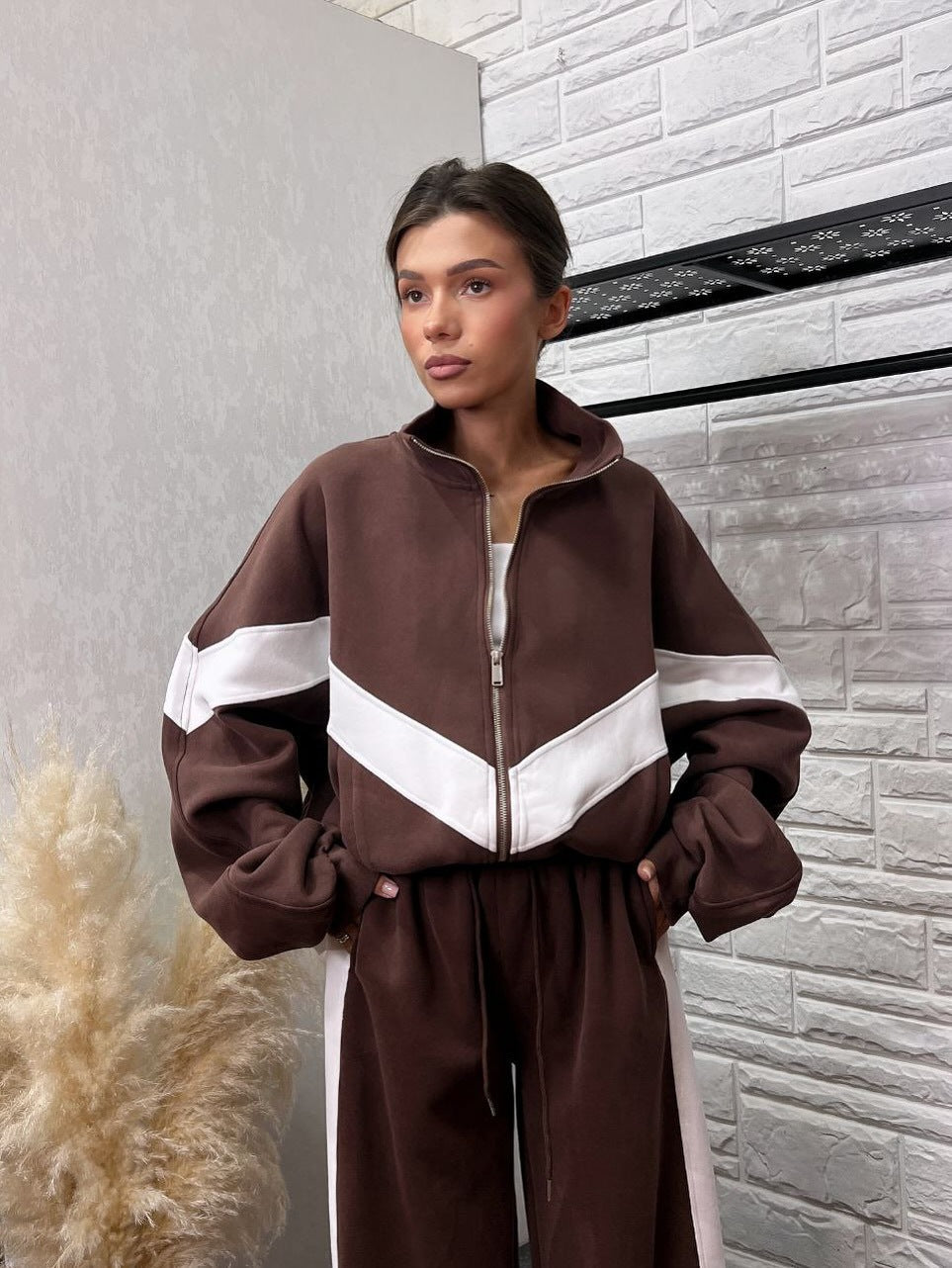 Women's tracksuit with contrasting inserts NOVAE