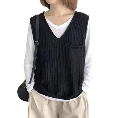 Women's knitted vest with V-neck and practical chest pocket NOVAE
