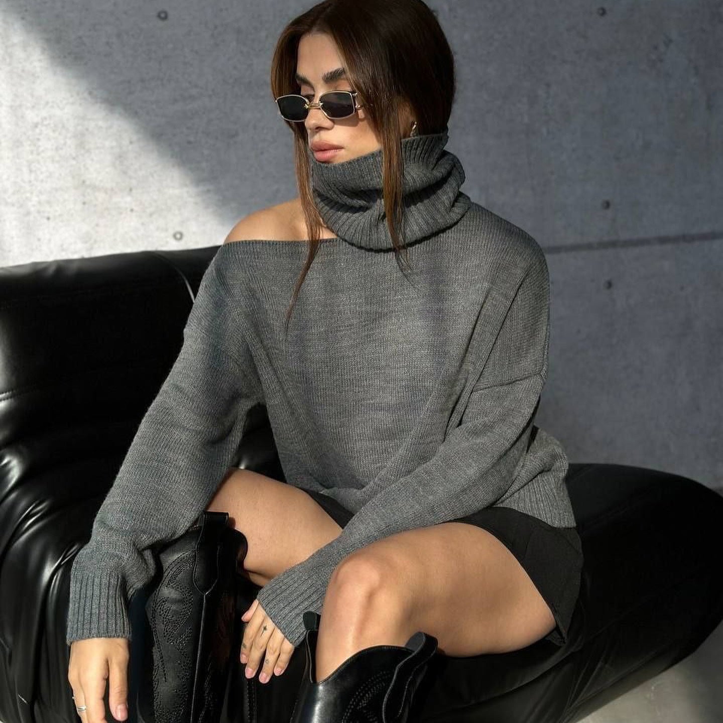 Women's fashionable roll-neck sweater with off-the-shoulder design and elegant ribbed details NOVAE