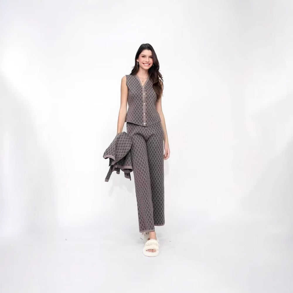 Women's pajama set with modern check pattern and full button placket NOVAE