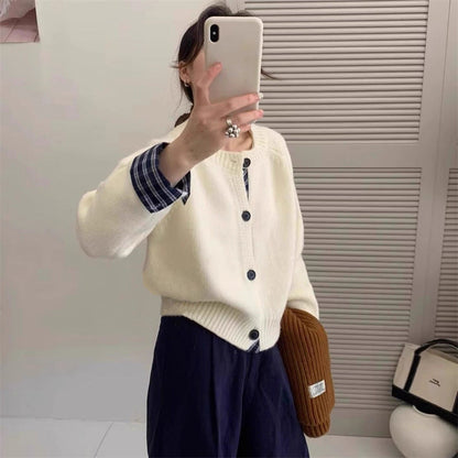 Women's cardigan with elegant button details and pretty pattern NOVAE