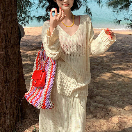 Women's airy knit top with V-neck and batik pattern NOVAE