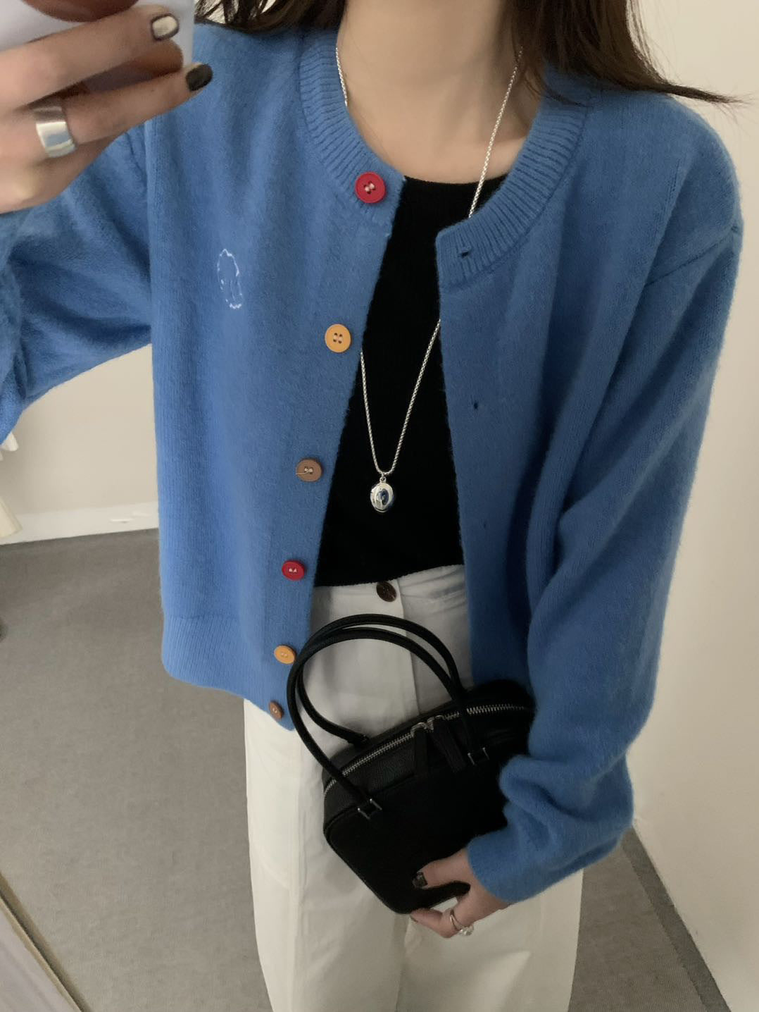 Women's cozy cardigan with buttoned neckline and embroidered motif NOVAE