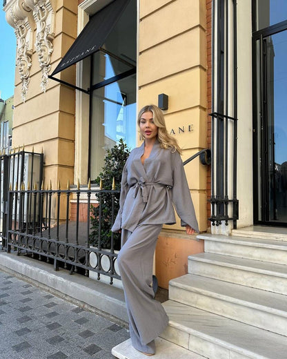 Women's set consisting of a lightweight blazer and wide-leg trousers in a floral design NOVAE