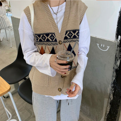 Women's knitted vest with elegant diamond pattern and button detail NOVAE