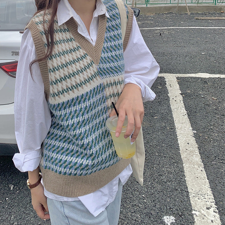 Women's Stylish V-Neck Knit Sweater in Color Block Design NOVAE