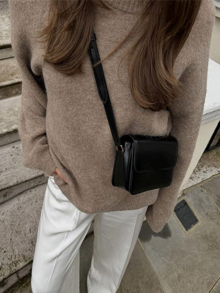 Women's fashionable shoulder bag in a minimalist design NOVAE