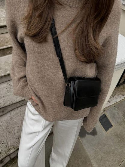 Women's fashionable shoulder bag in a minimalist design NOVAE