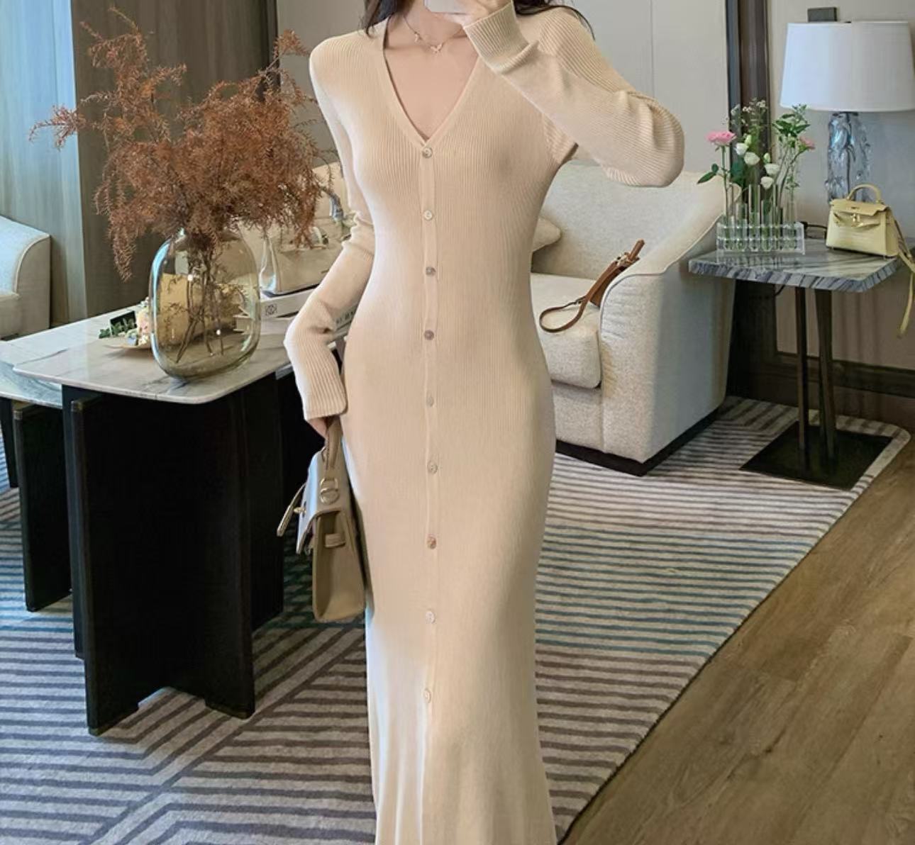 Women's Elegant Maxi Dress with Button Details and V-Neck NOVAE