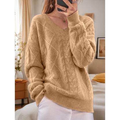 Women's Elegant Knit Sweater with Detailed Cable Pattern NOVAE