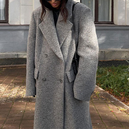 Women's oversized wool coat in the elegant NOVAE design
