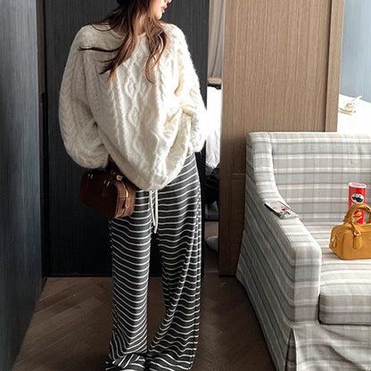 Women's chunky knit sweater with a relaxed fit and generous sleeves NOVAE