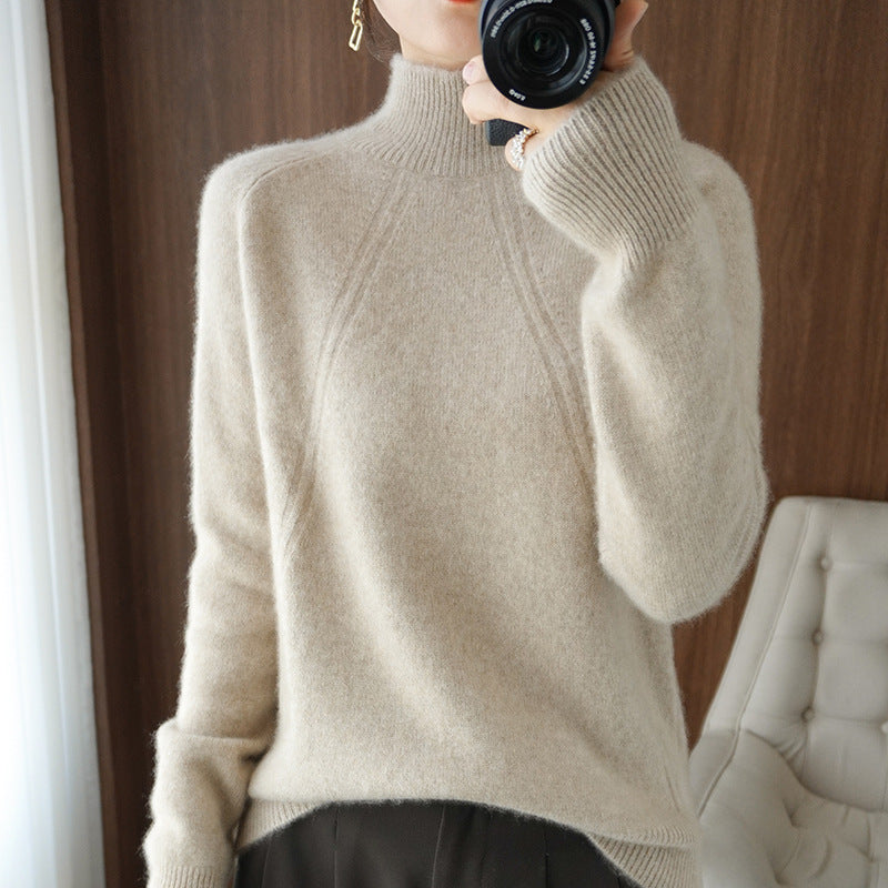 Women's cozy roll-neck sweater made of fine material with a relaxed fit NOVAE