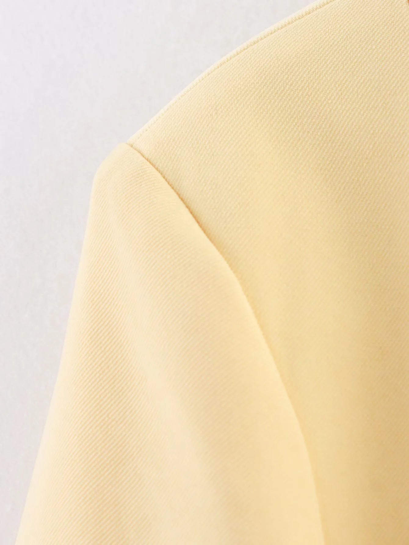 Women's elegant short blazer with a tailored fit and button details NOVAE