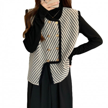 Women's knitted vest with an elegant cut and classic button details NOVAE