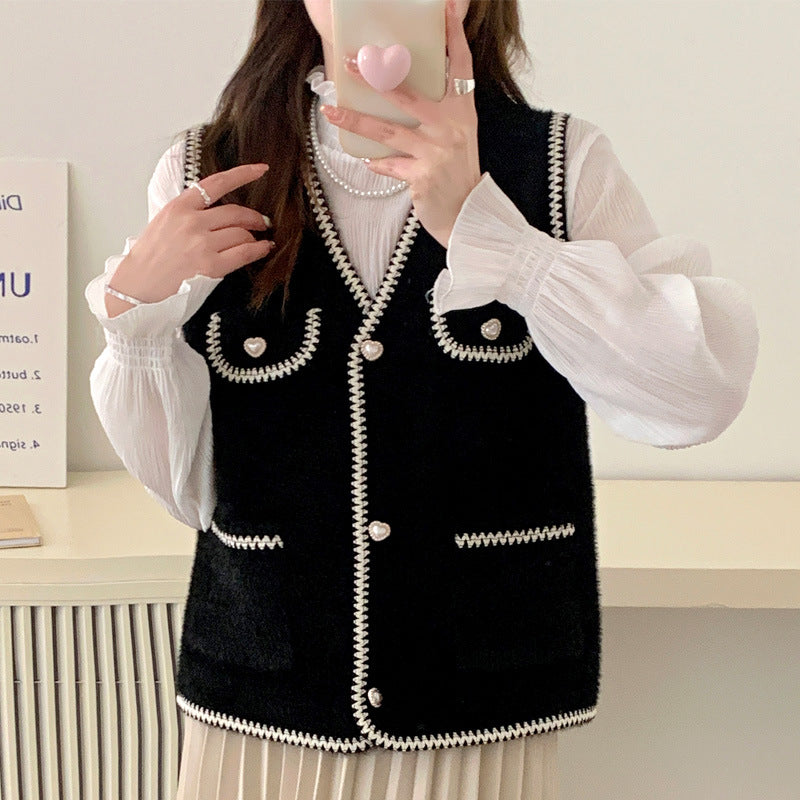 Women's cardigan with heart buttons and contrasting details NOVAE