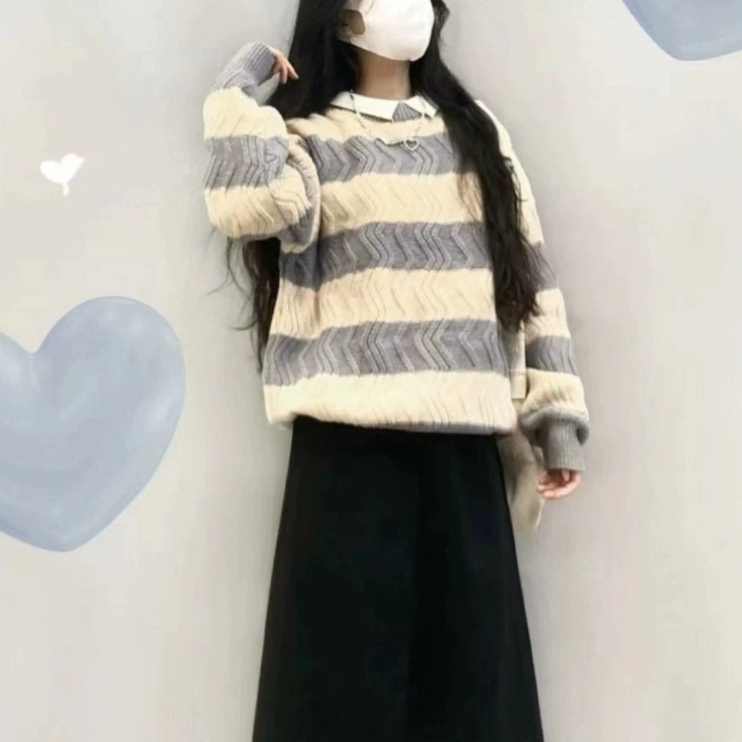 Women's Fashionable Knit Sweater with Textured Wave Pattern NOVAE