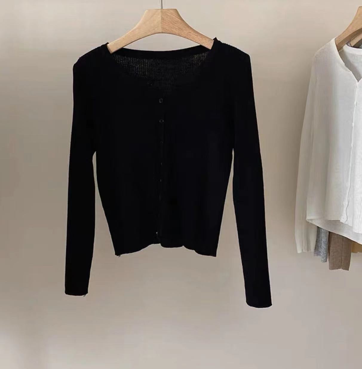 Women's figure-hugging cardigan with elegant button closure and fine ribbed texture NOVAE