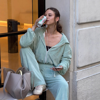 Women's comfortable fleece jogging suit with practical zipper and elastic waistband NOVAE