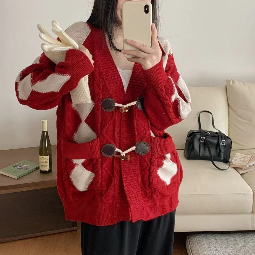 Women's chunky knit cardigan with romantic diamond pattern and decorative wooden buttons NOVAE