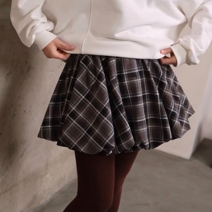 Women's checked mini skirt with a wide cut and playful flounce NOVAE