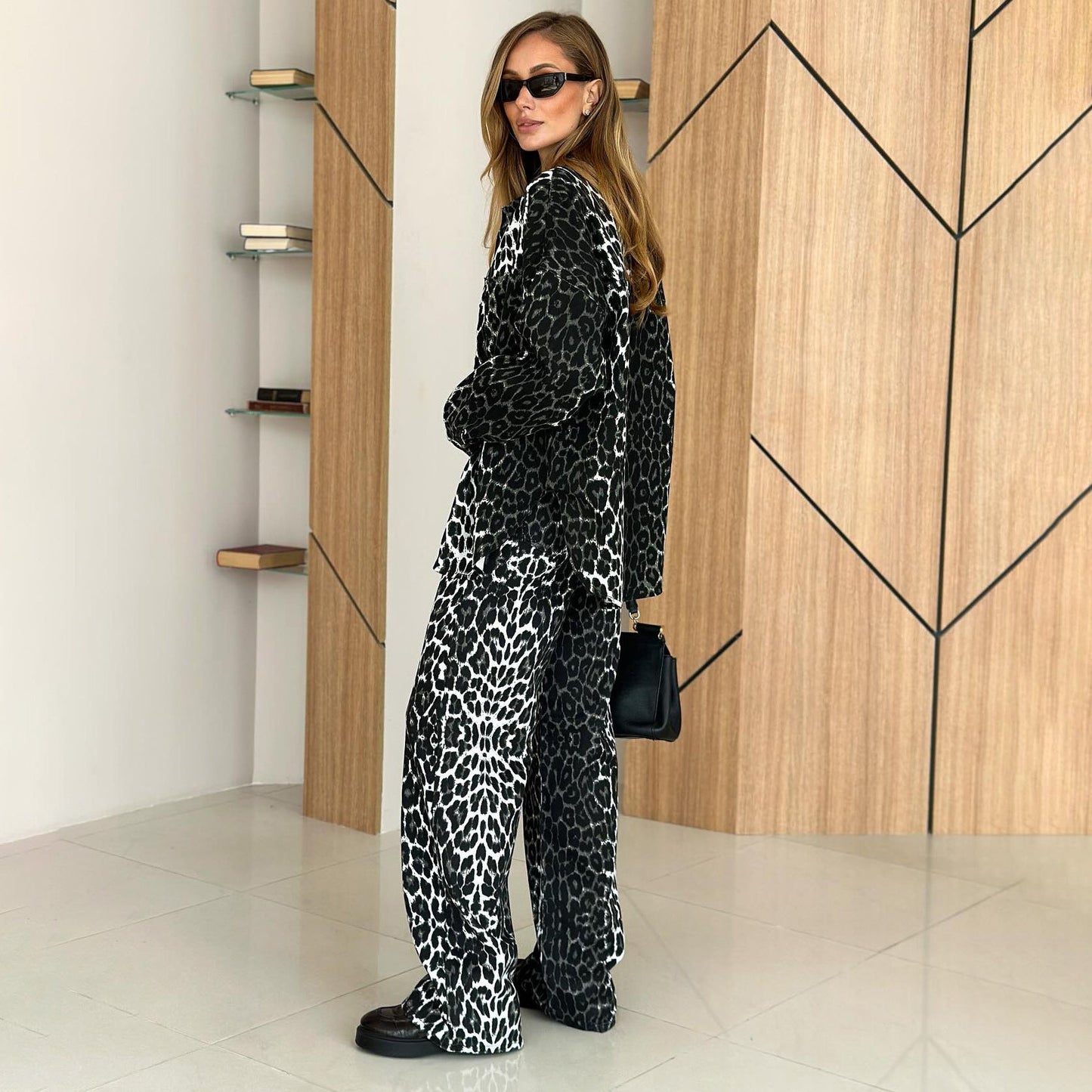 Women's urban leisure suit in trendy leopard print NOVAE