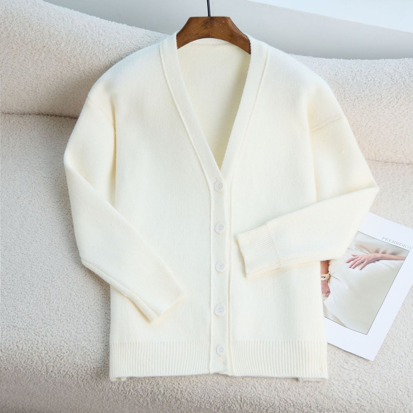 Women's cardigan with V-neck and fine rib texture NOVAE