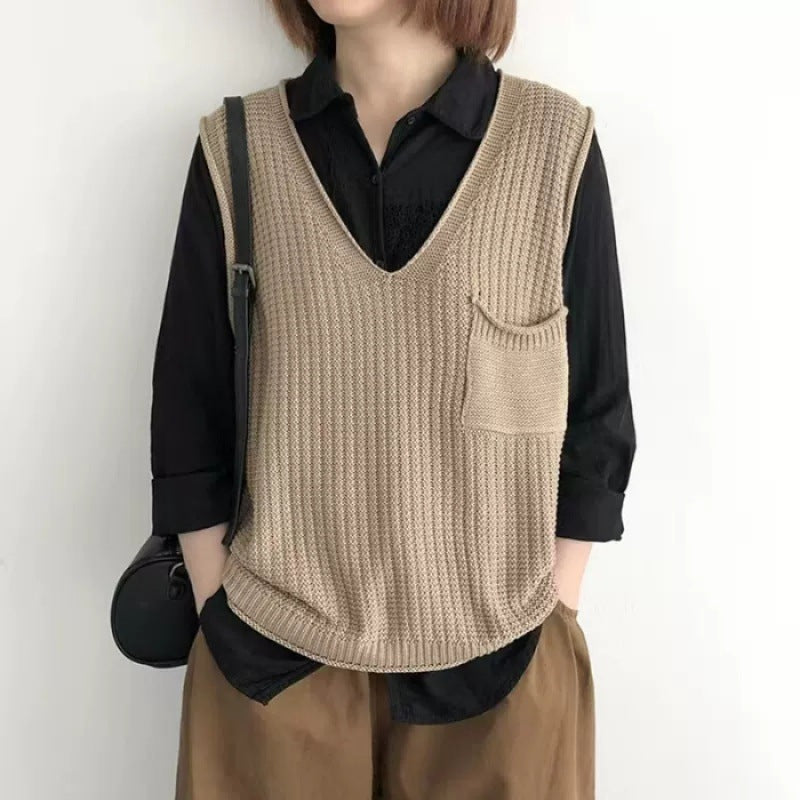 Women's knitted vest with V-neck and practical chest pocket NOVAE