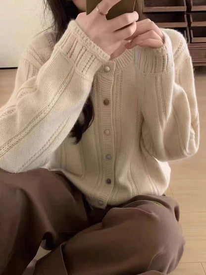 Women's chunky knit cardigan with tasteful button closure and wide sleeves NOVAE