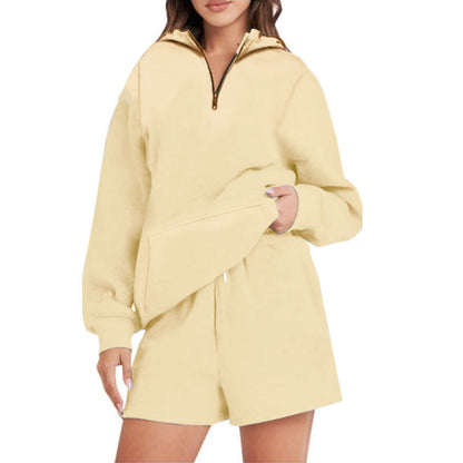 Women's casual short-cut hoodie with practical pockets NOVAE