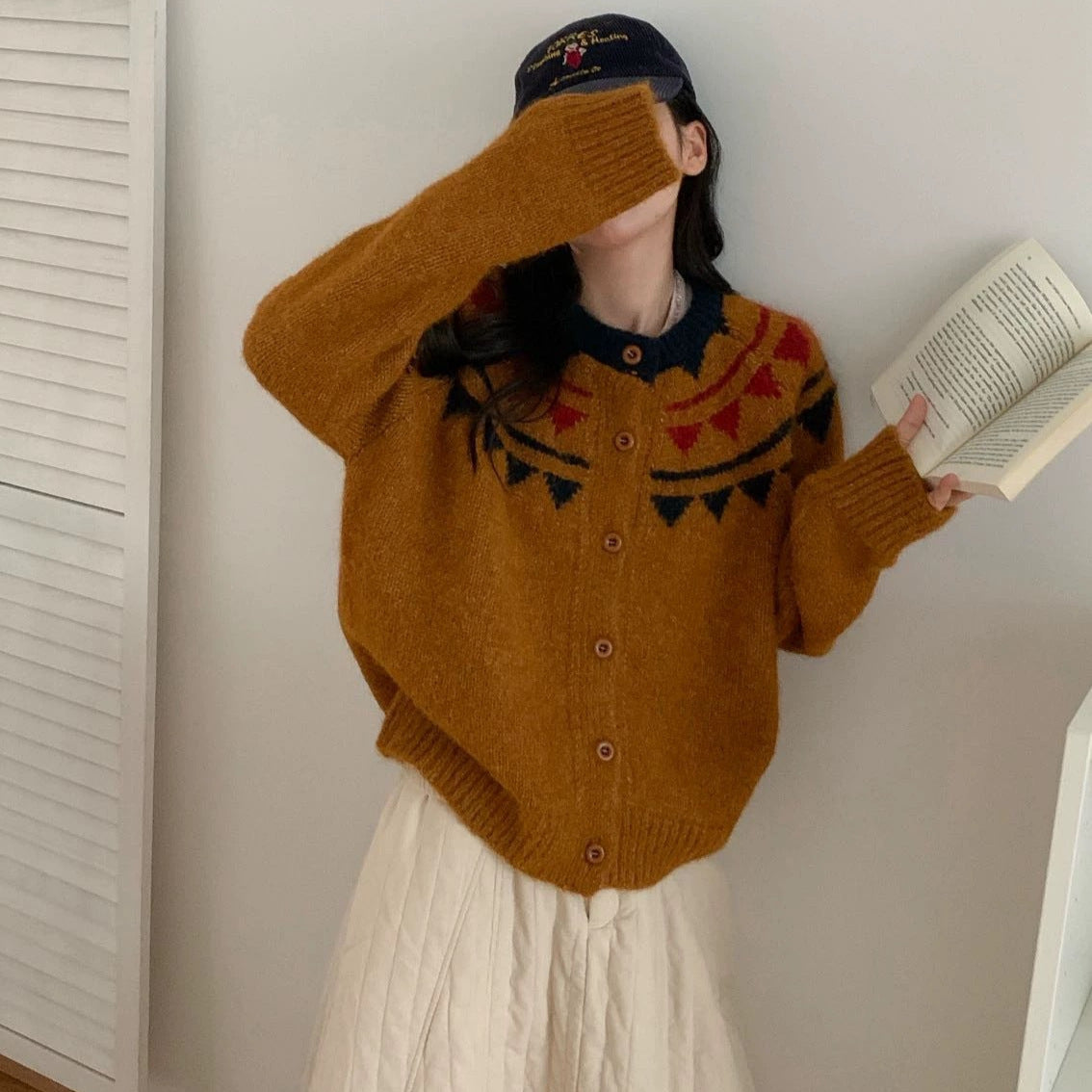 Women's chunky knit cardigan with elaborate color pattern and comfortable button closure NOVAE