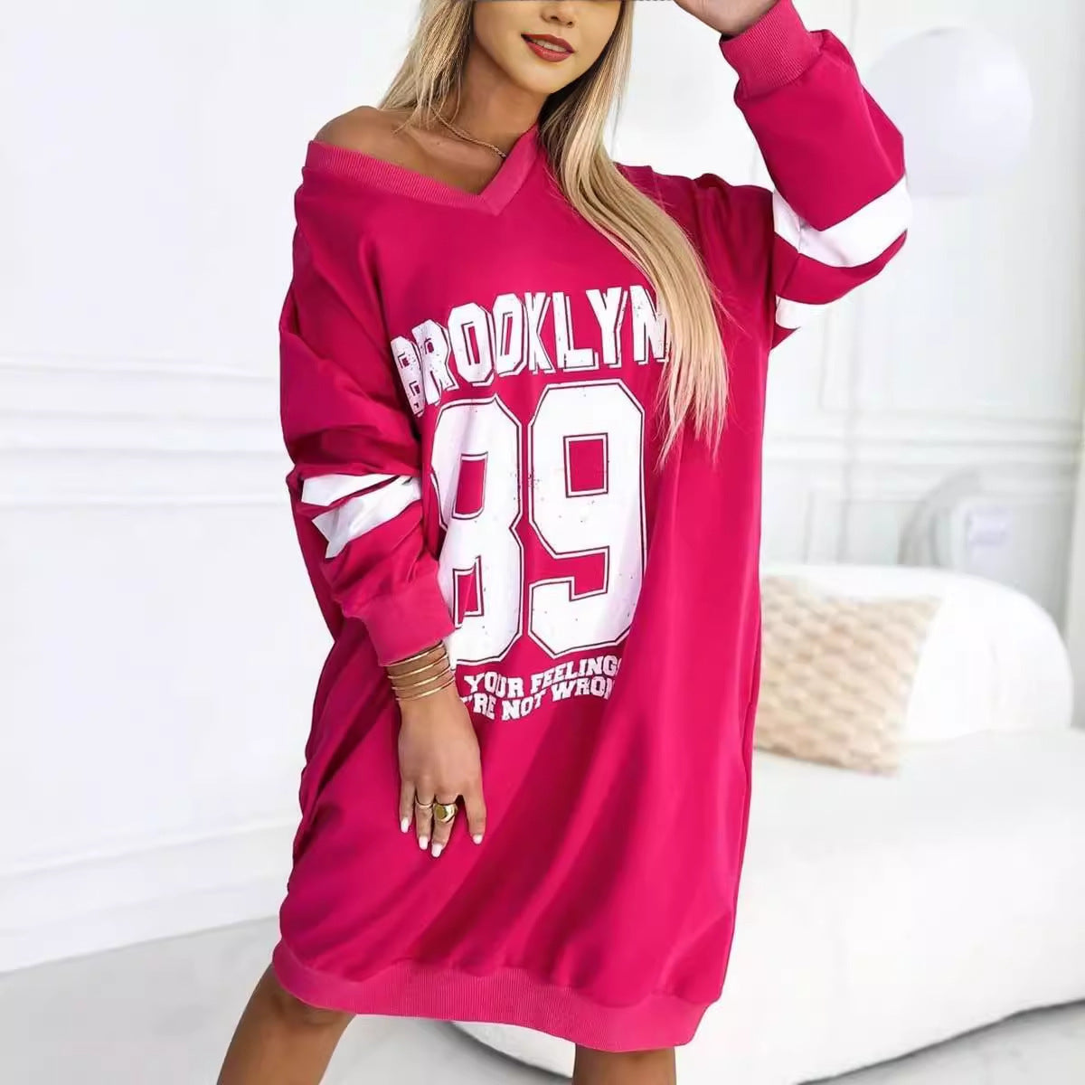 Women's casual oversized sports dress with V-neck and contrasting sleeves NOVAE