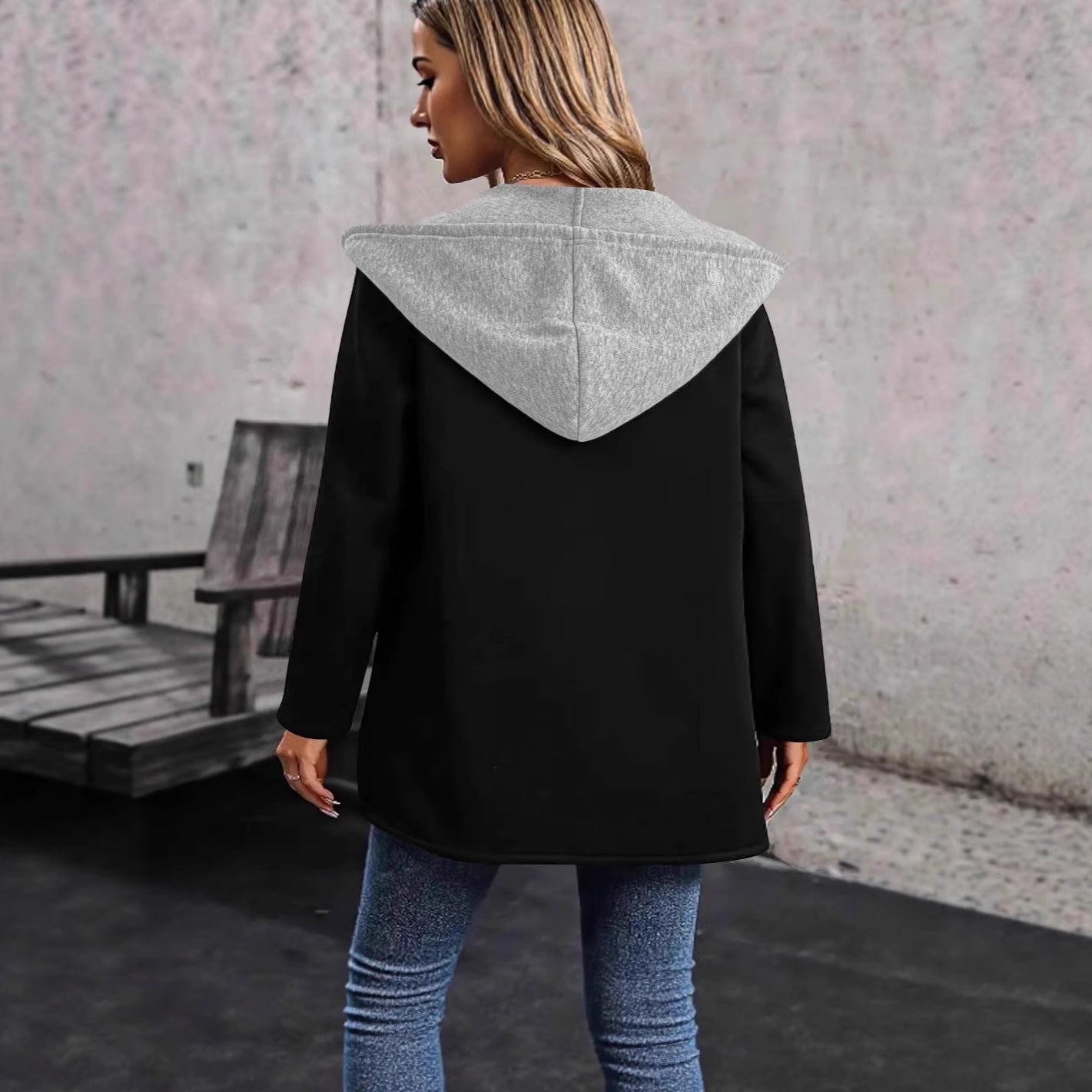 Women's casual hooded jacket with practical pockets and a modern cut NOVAE