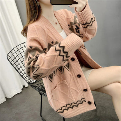 Women's chunky knit cardigan with a modern pattern and practical pockets NOVAE