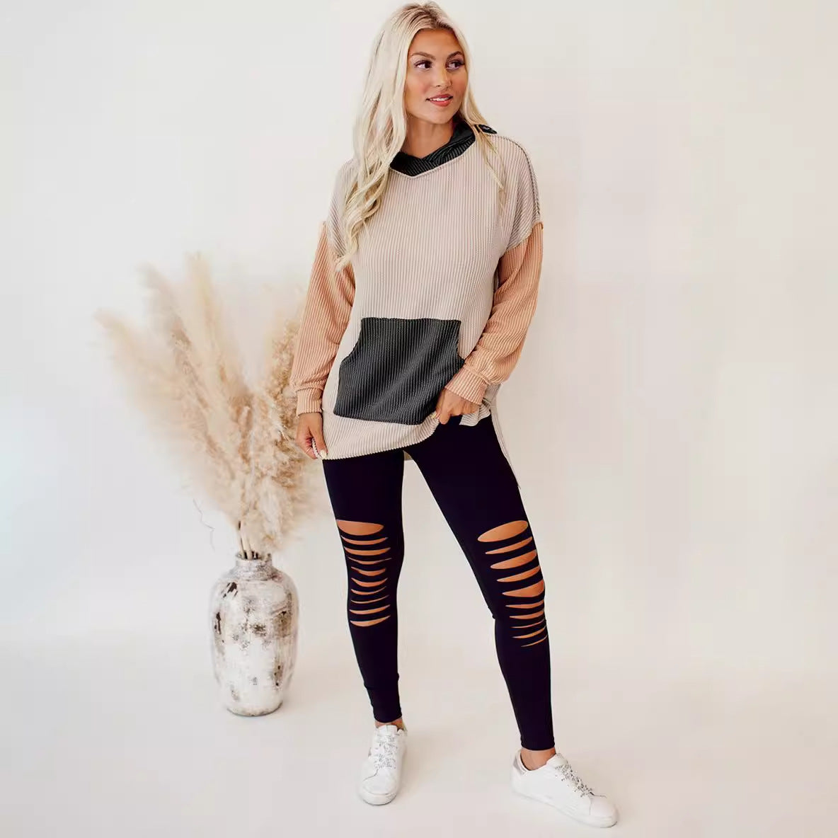 Women's casual hoodie with structured design and practical pockets NOVAE