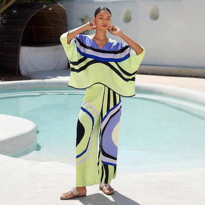 Women's leisure set with elegant cut and modern stripes NOVAE