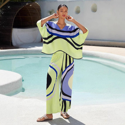 Women's leisure set with elegant cut and modern stripes NOVAE