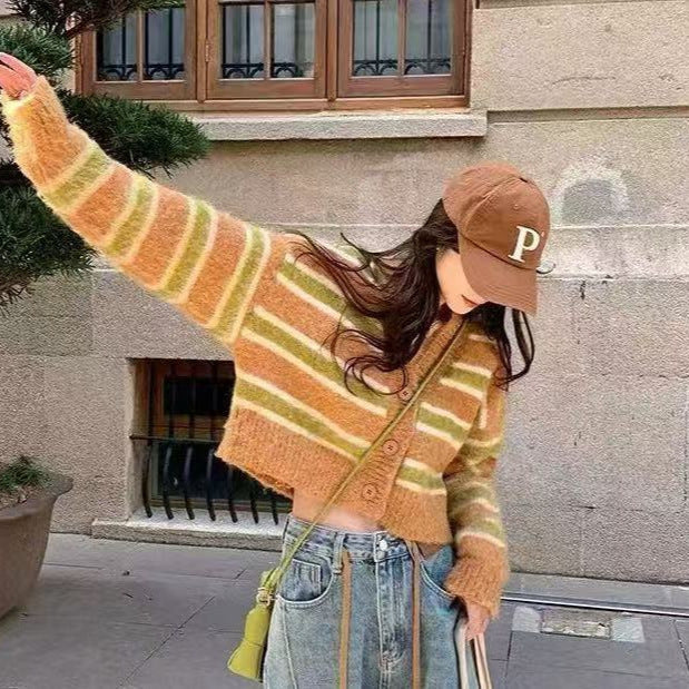 Women's casual cropped cardigan with structured stripe pattern and button details NOVAE