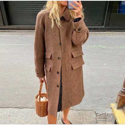 Women's elegant wool coat with pockets and contrasting buttons NOVAE