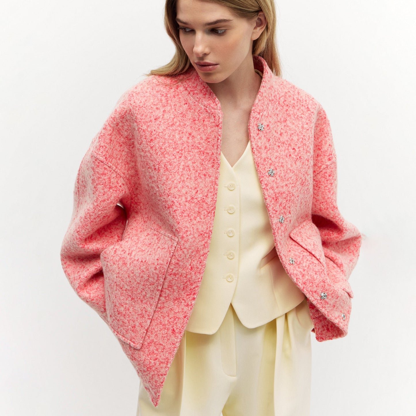 Women's sporty oversized jacket with elegant button details and a casual cut NOVAE