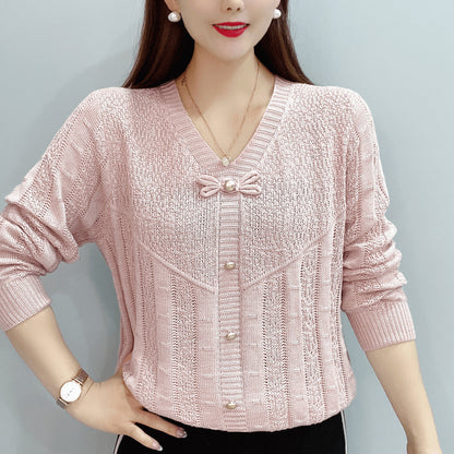 Women's knitted top with decorative pearl buttons and sophisticated bow design NOVAE